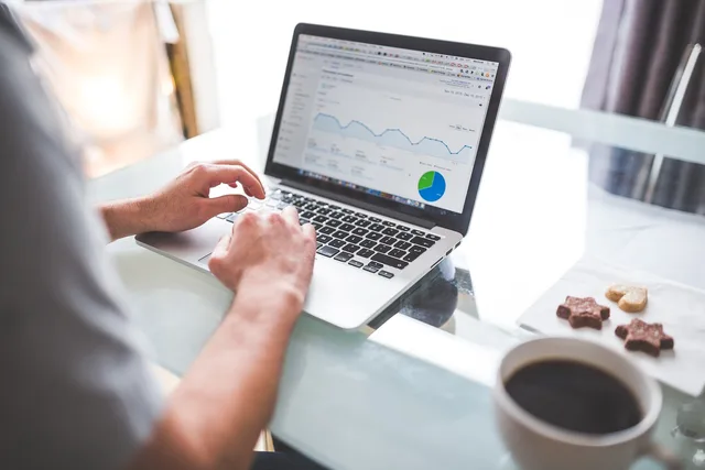 analytics, charts, graphics, marketing, traffic, seo, macbook, laptop, typing, working, technology, analytics, analytics, seo, seo, seo, seo, seo. Sitebulb vs Screaming Frog: which technical SEO tool suits UK agencies?